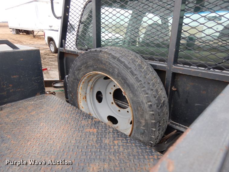 image for item DJ5777 2001 Ford F550 Super Duty XL  Crew Cab flatbed pickup truck