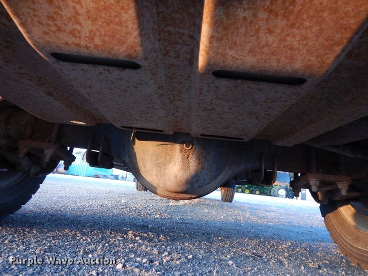 image for item DJ5777 2001 Ford F550 Super Duty XL  Crew Cab flatbed pickup truck