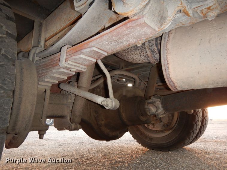 image for item DJ5777 2001 Ford F550 Super Duty XL  Crew Cab flatbed pickup truck