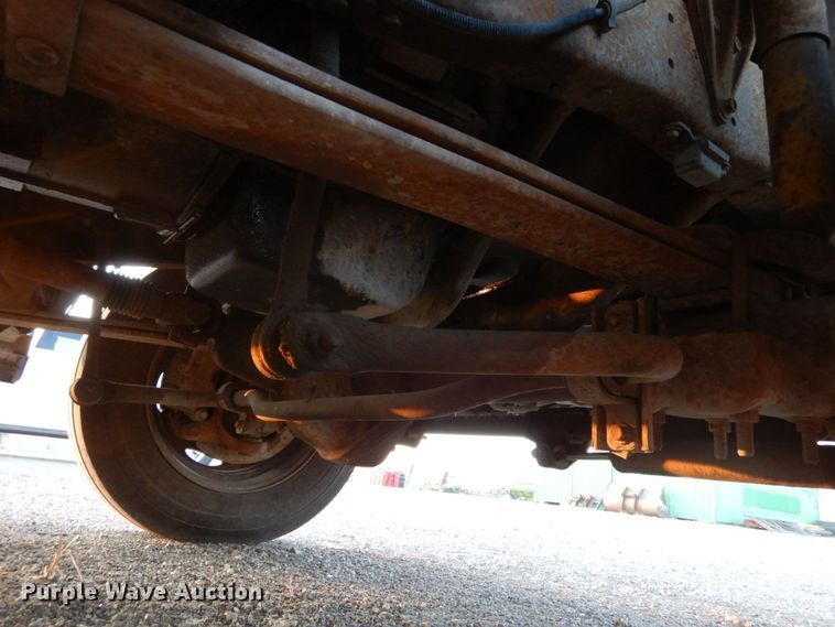 image for item DJ5777 2001 Ford F550 Super Duty XL  Crew Cab flatbed pickup truck