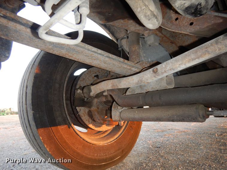 image for item DJ5777 2001 Ford F550 Super Duty XL  Crew Cab flatbed pickup truck