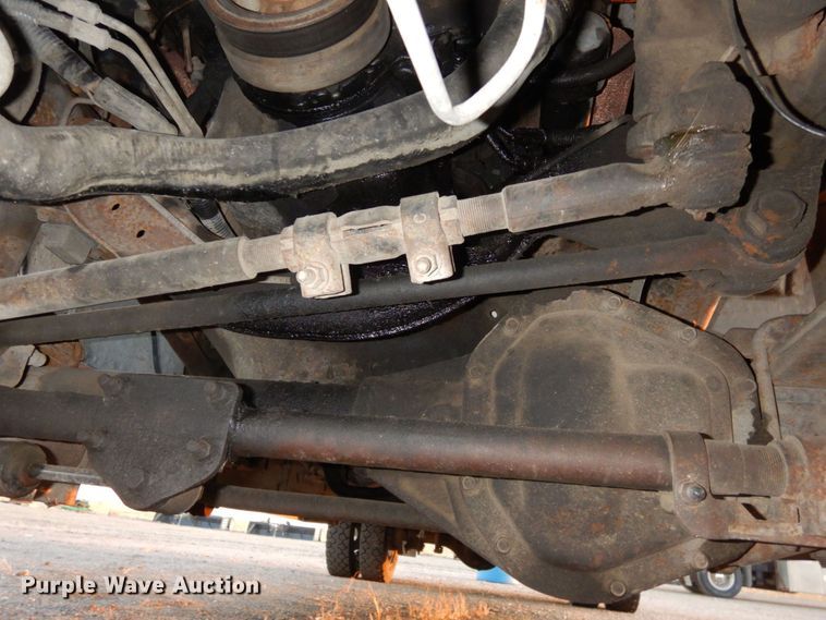 image for item DJ5777 2001 Ford F550 Super Duty XL  Crew Cab flatbed pickup truck