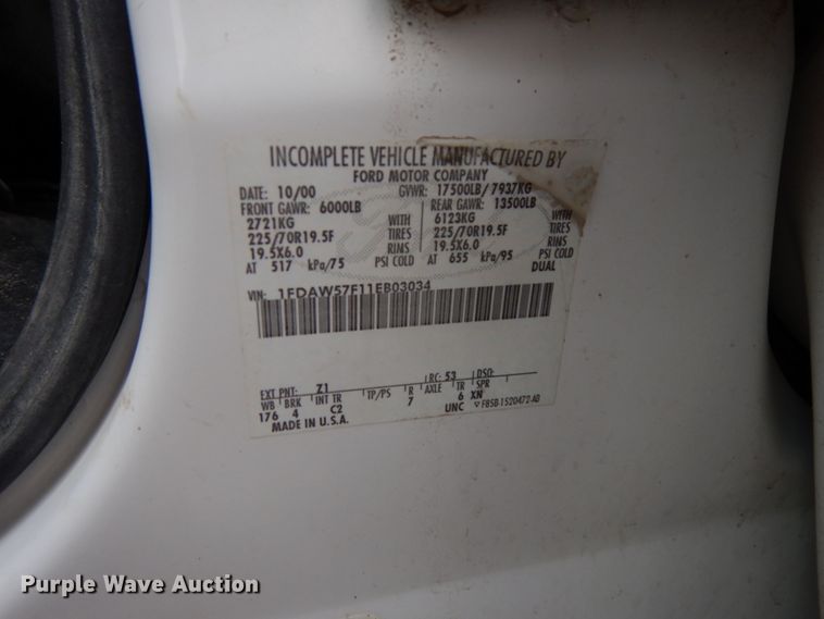 image for item DJ5777 2001 Ford F550 Super Duty XL  Crew Cab flatbed pickup truck