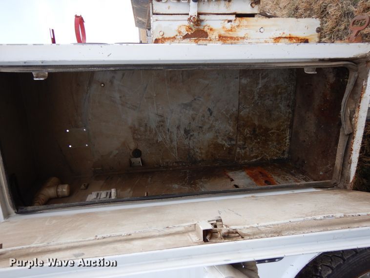 image for item DJ5805 1999 Ford F450 Super Duty XL  utility truck