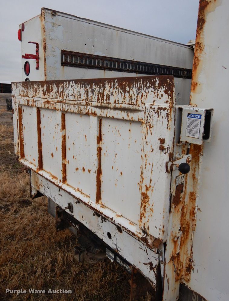 image for item DJ5805 1999 Ford F450 Super Duty XL  utility truck