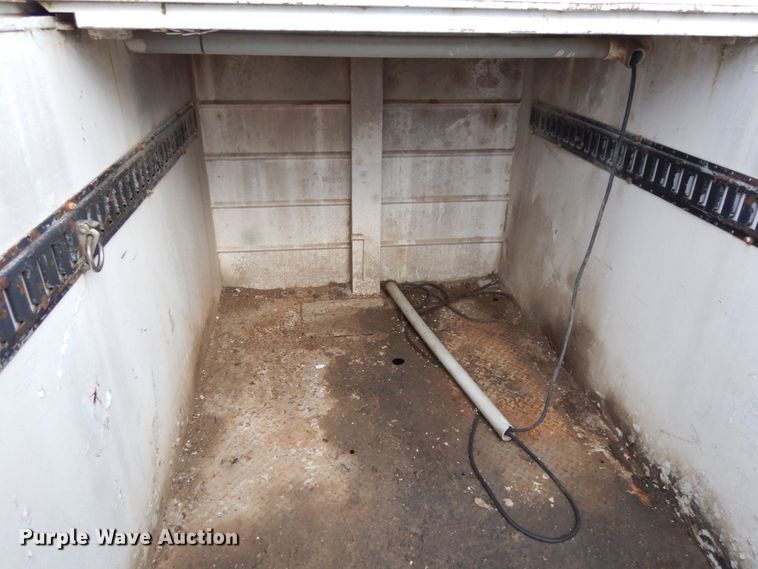 image for item DJ5805 1999 Ford F450 Super Duty XL  utility truck