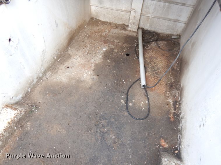 image for item DJ5805 1999 Ford F450 Super Duty XL  utility truck