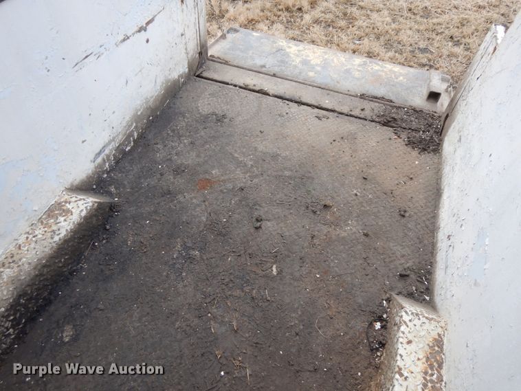 image for item DJ5805 1999 Ford F450 Super Duty XL  utility truck