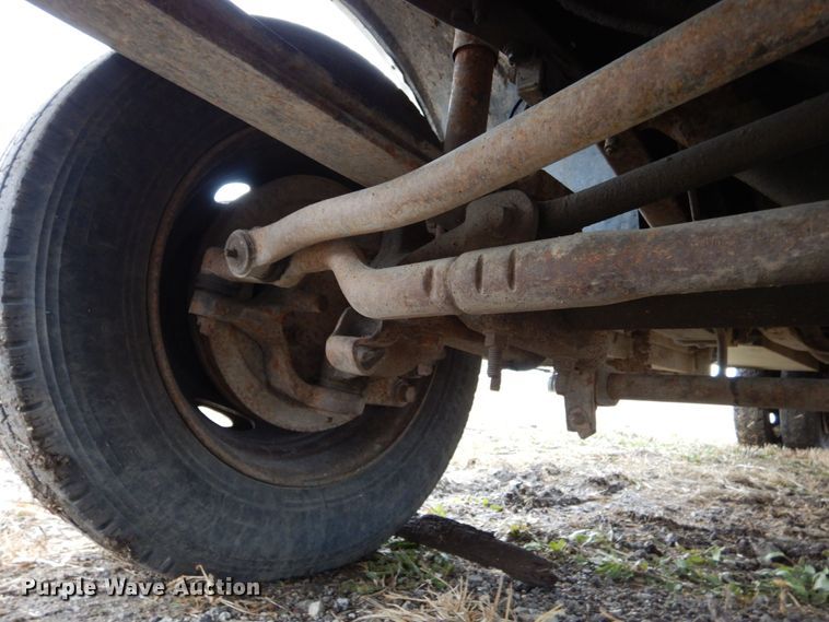 image for item DJ5805 1999 Ford F450 Super Duty XL  utility truck