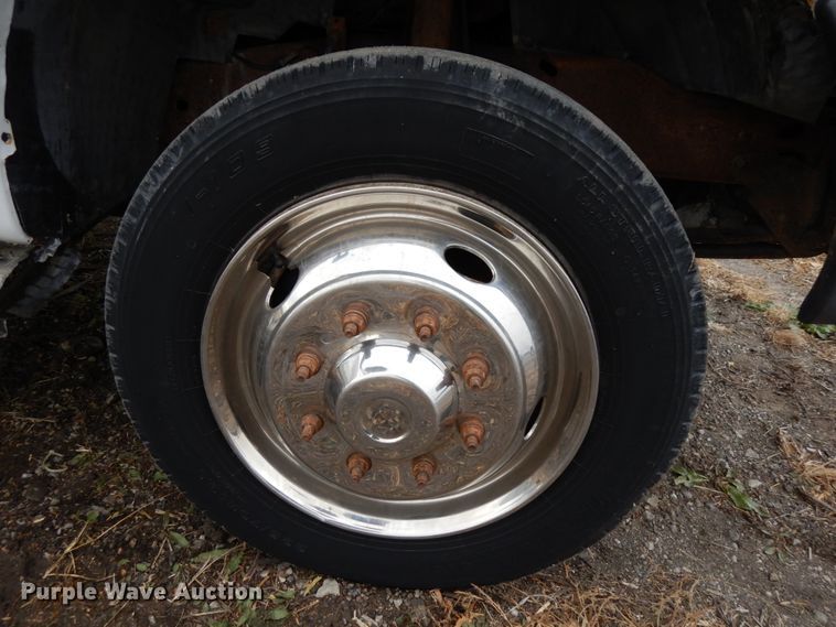 image for item DJ5805 1999 Ford F450 Super Duty XL  utility truck