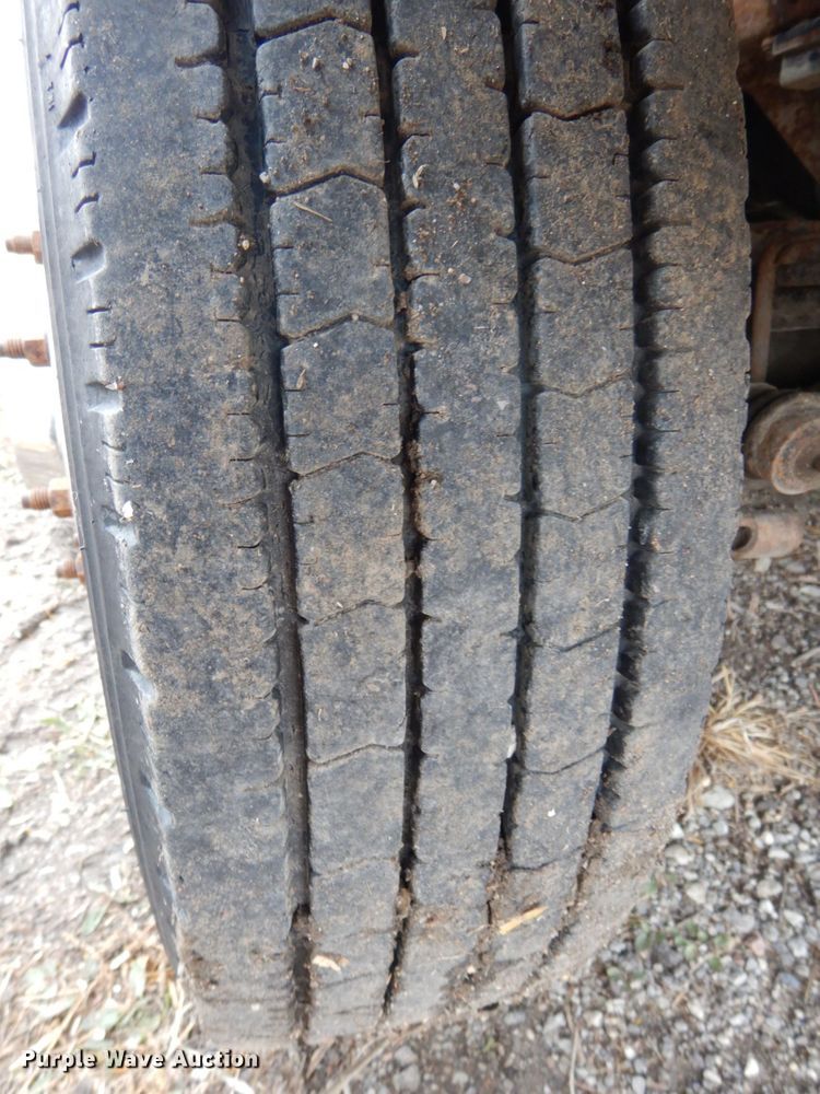 image for item DJ5805 1999 Ford F450 Super Duty XL  utility truck