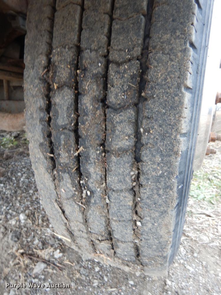 image for item DJ5805 1999 Ford F450 Super Duty XL  utility truck