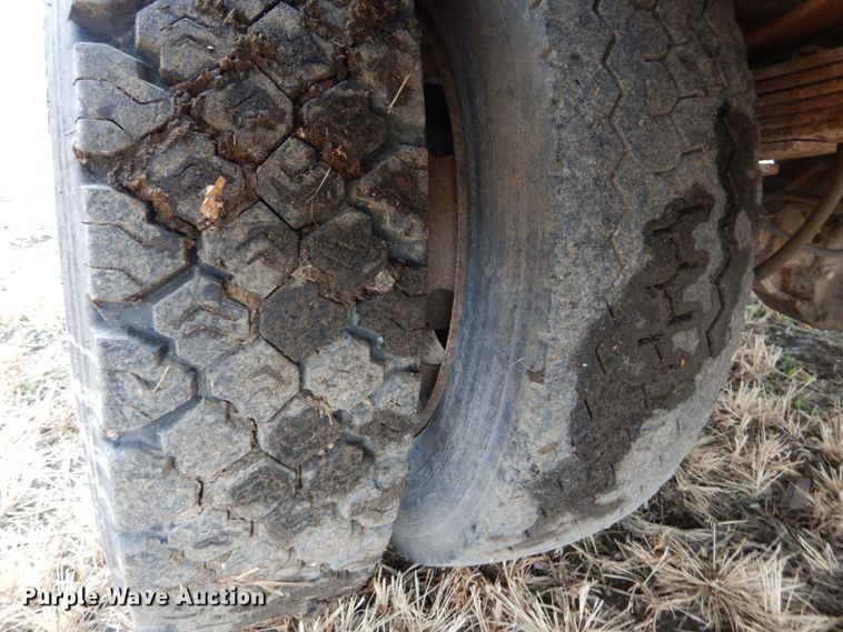 image for item DJ5805 1999 Ford F450 Super Duty XL  utility truck