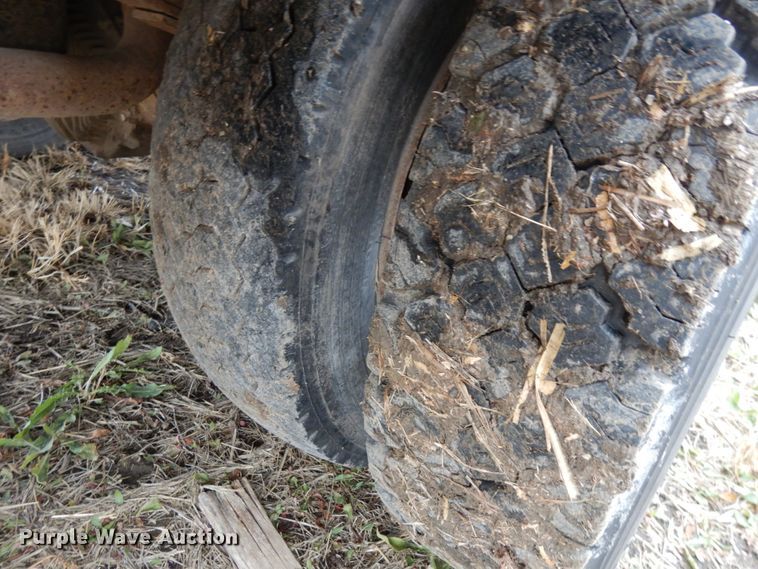 image for item DJ5805 1999 Ford F450 Super Duty XL  utility truck