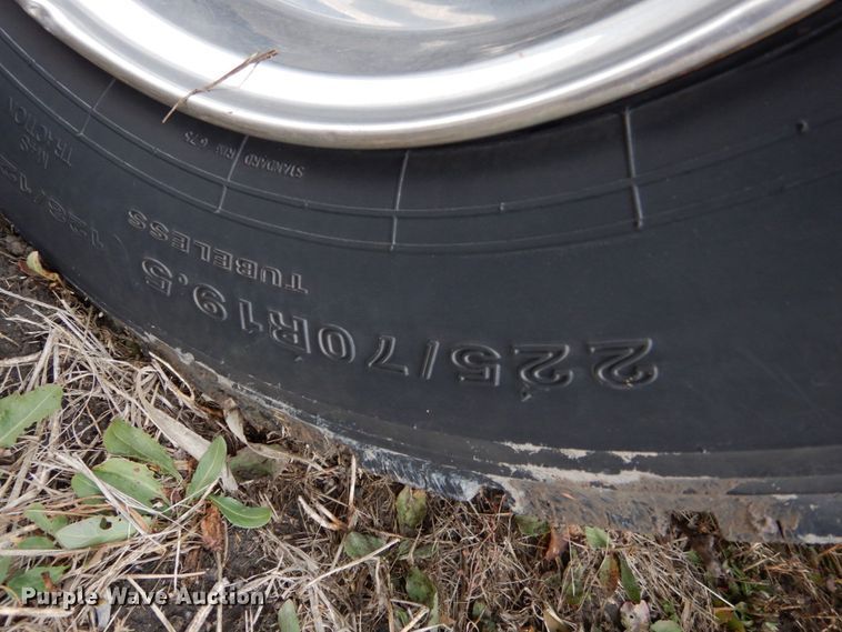 image for item DJ5805 1999 Ford F450 Super Duty XL  utility truck