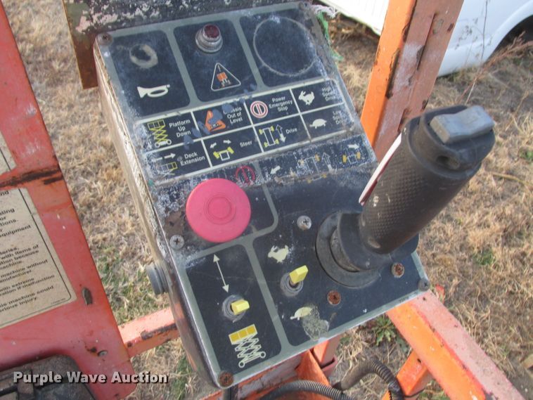 image for item DJ5829 2000 JLG 2032E2  scissor lift