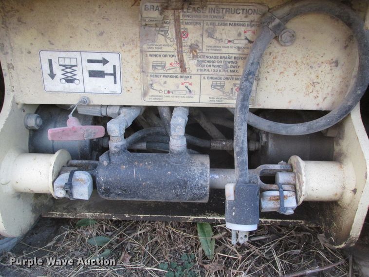 image for item DJ5829 2000 JLG 2032E2  scissor lift