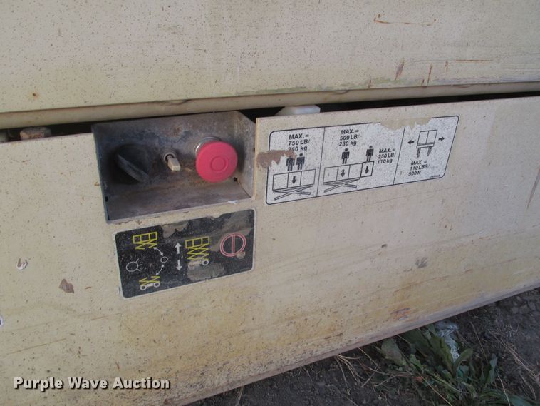 image for item DJ5829 2000 JLG 2032E2  scissor lift