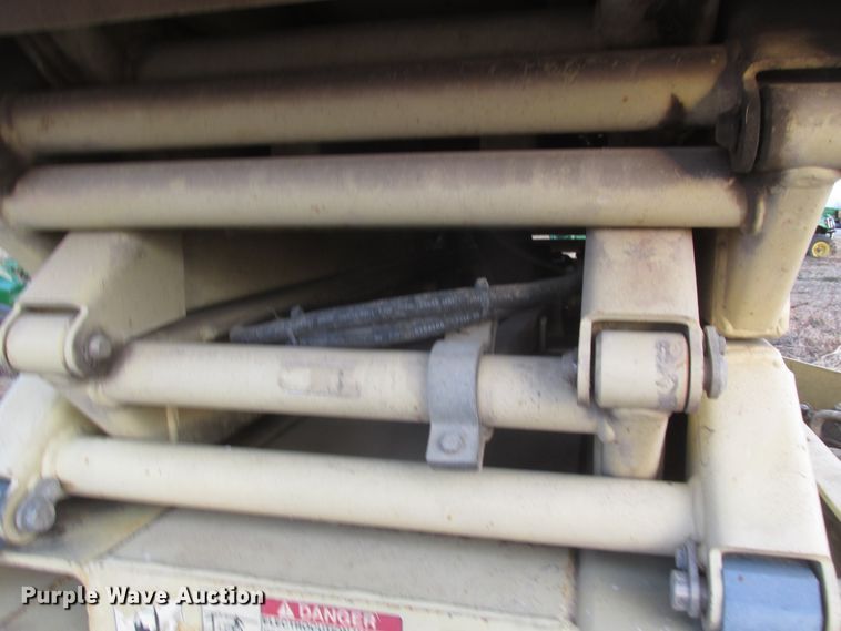 image for item DJ5829 2000 JLG 2032E2  scissor lift