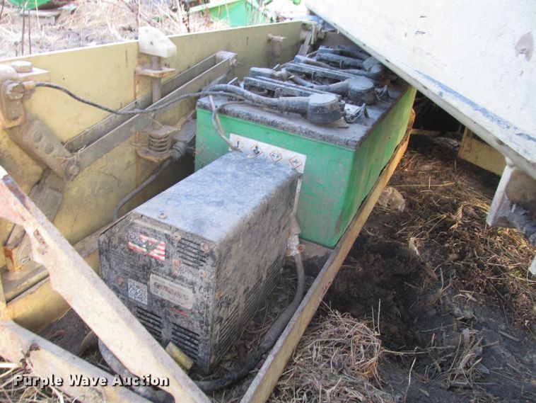 image for item DJ5829 2000 JLG 2032E2  scissor lift