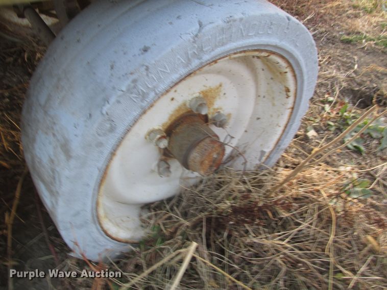 image for item DJ5829 2000 JLG 2032E2  scissor lift