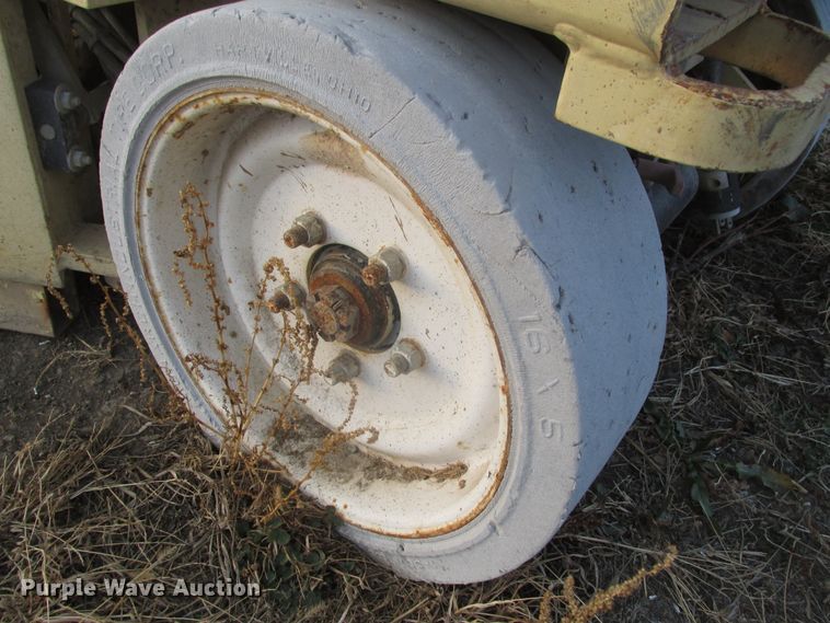 image for item DJ5829 2000 JLG 2032E2  scissor lift