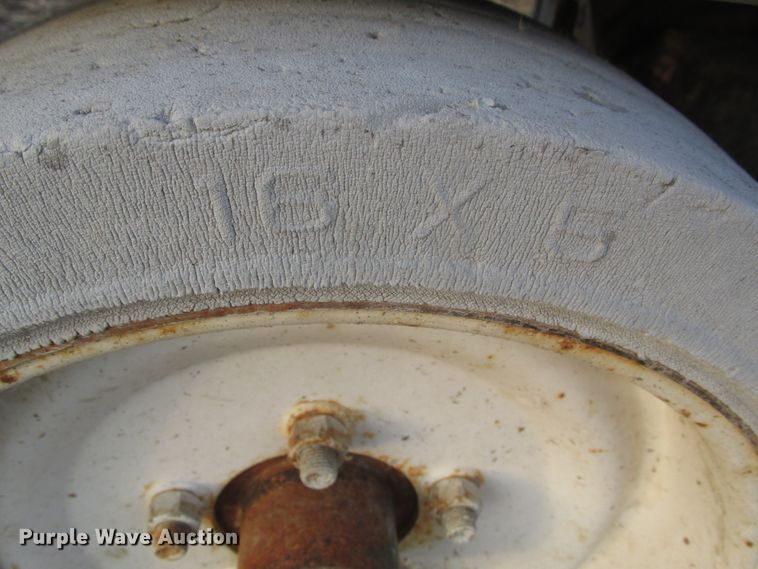 image for item DJ5829 2000 JLG 2032E2  scissor lift