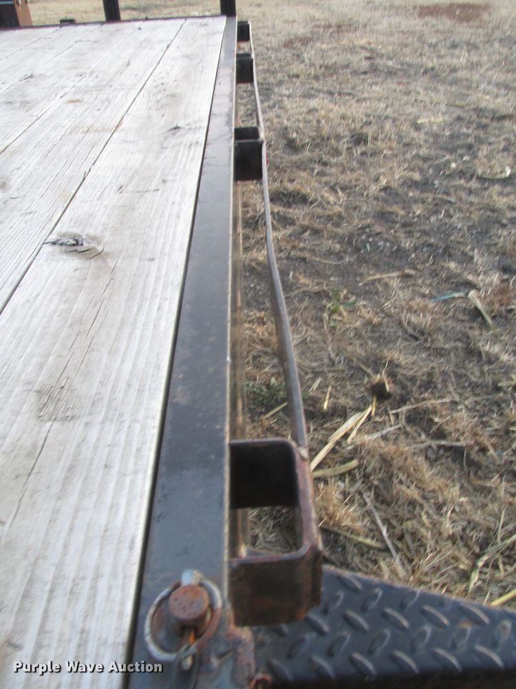 image for item DJ5830 2013 H&H UF202 utility trailer