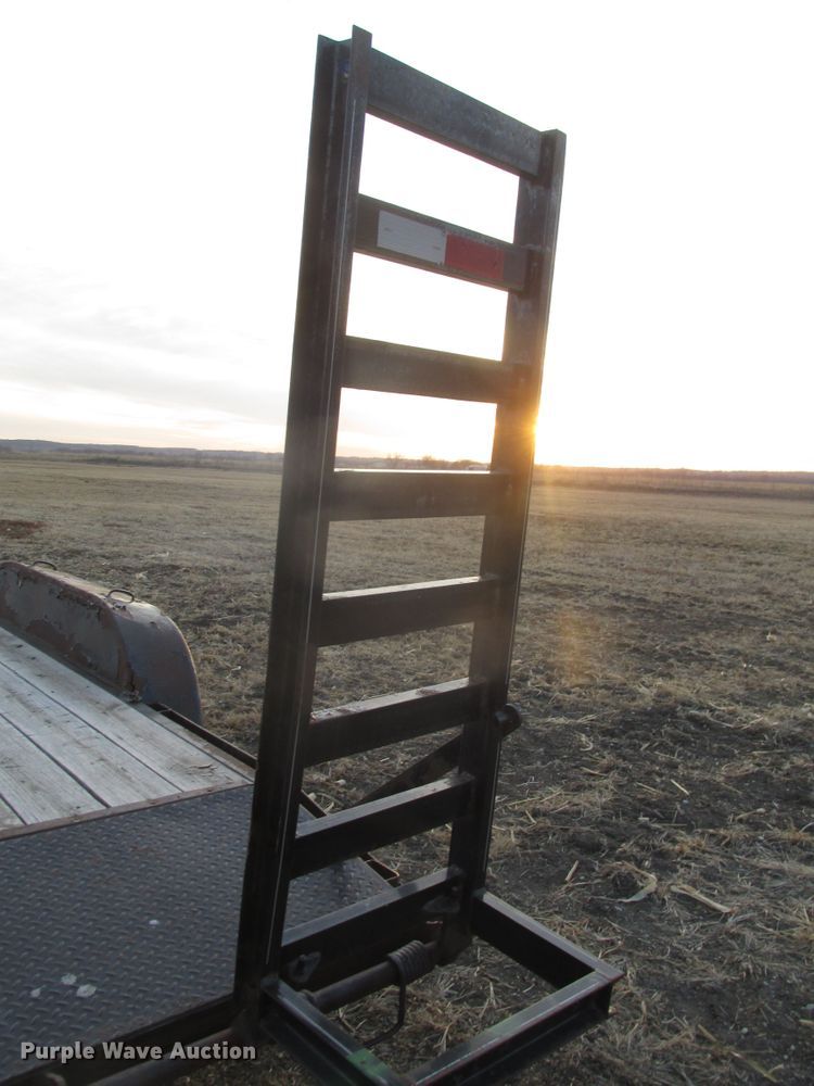 image for item DJ5830 2013 H&H UF202 utility trailer