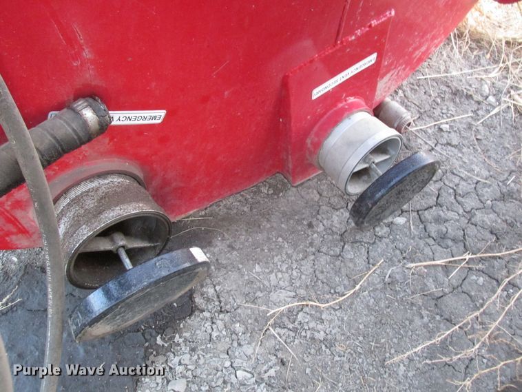 image for item DJ5831 (2) fuel tanks