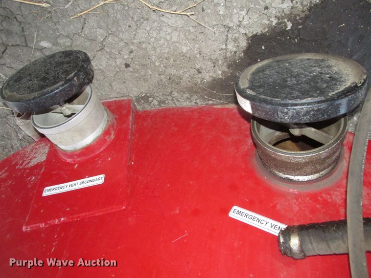 image for item DJ5831 (2) fuel tanks