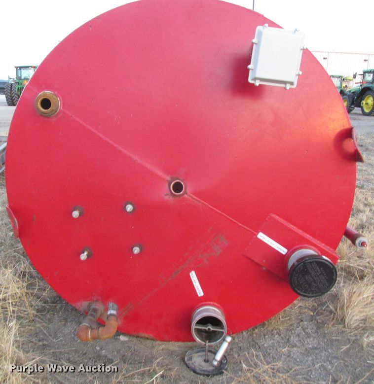image for item DJ5831 (2) fuel tanks