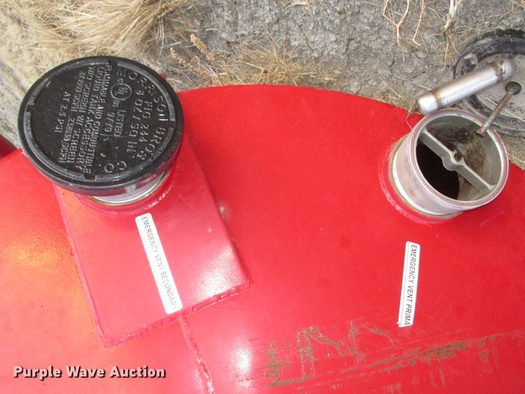 image for item DJ5831 (2) fuel tanks