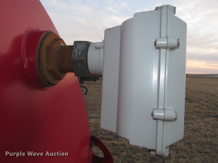 image for item DJ5831 (2) fuel tanks