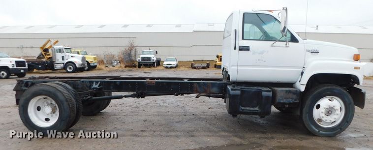 image for item DJ5839 1996 GMC TopKick  truck cab and chassis