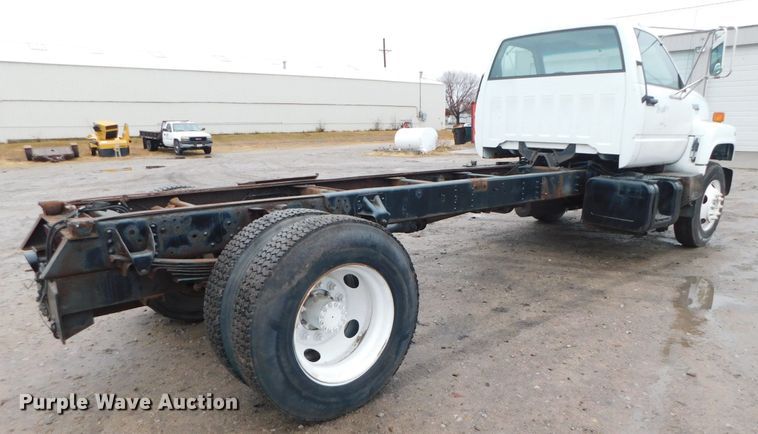 image for item DJ5839 1996 GMC TopKick  truck cab and chassis