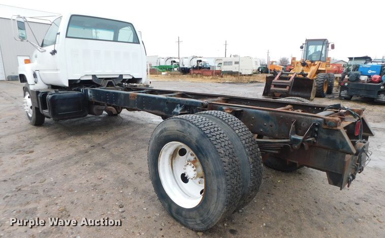 image for item DJ5839 1996 GMC TopKick  truck cab and chassis