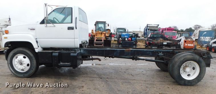 image for item DJ5839 1996 GMC TopKick  truck cab and chassis