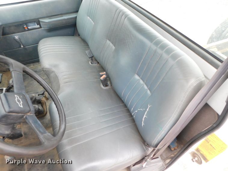 image for item DJ5839 1996 GMC TopKick  truck cab and chassis