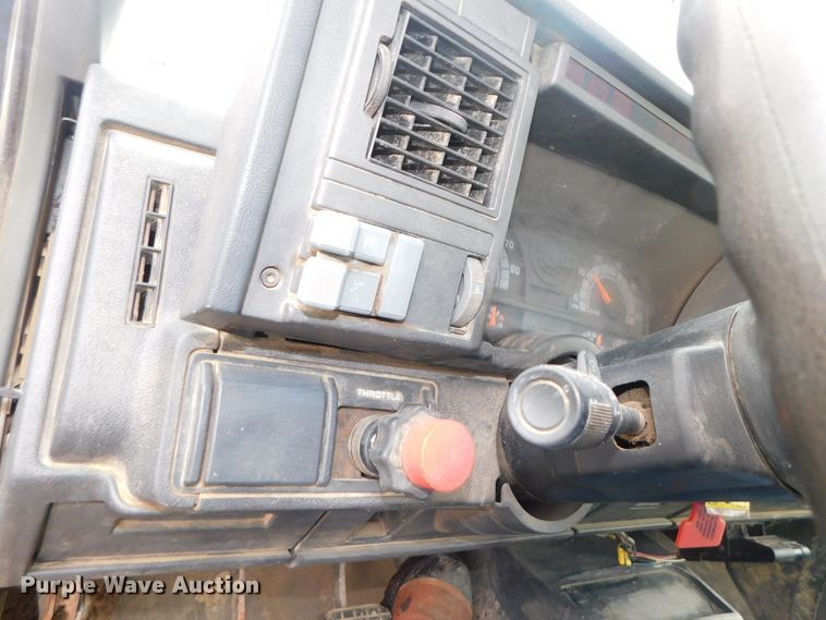 image for item DJ5839 1996 GMC TopKick  truck cab and chassis