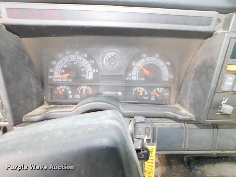 image for item DJ5839 1996 GMC TopKick  truck cab and chassis