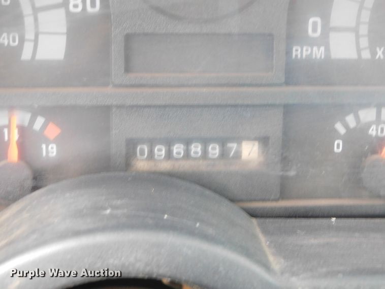 image for item DJ5839 1996 GMC TopKick  truck cab and chassis