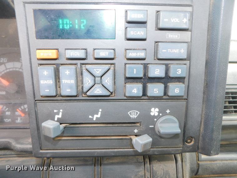 image for item DJ5839 1996 GMC TopKick  truck cab and chassis