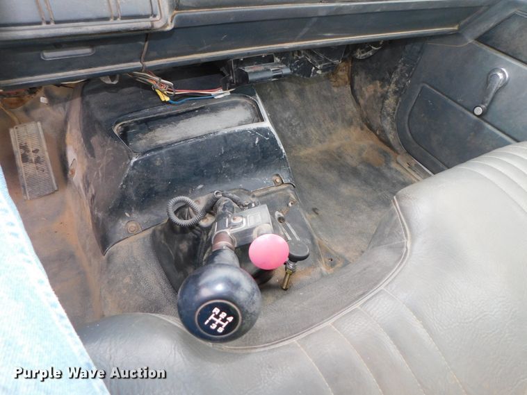 image for item DJ5839 1996 GMC TopKick  truck cab and chassis