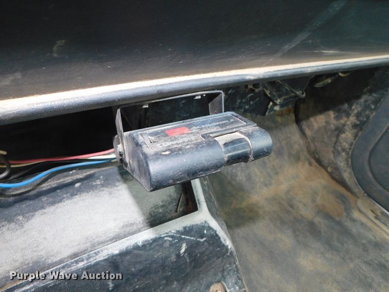 image for item DJ5839 1996 GMC TopKick  truck cab and chassis