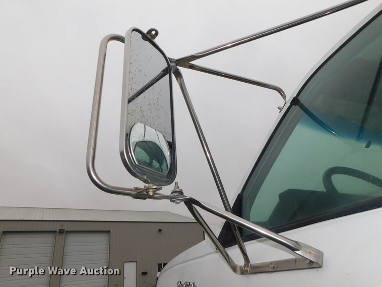 image for item DJ5839 1996 GMC TopKick  truck cab and chassis