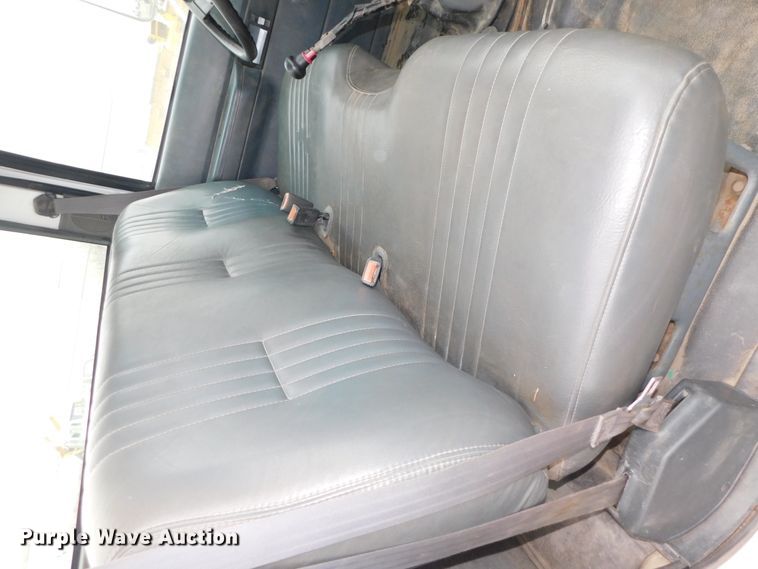 image for item DJ5839 1996 GMC TopKick  truck cab and chassis