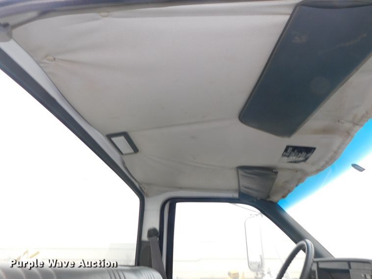 image for item DJ5839 1996 GMC TopKick  truck cab and chassis