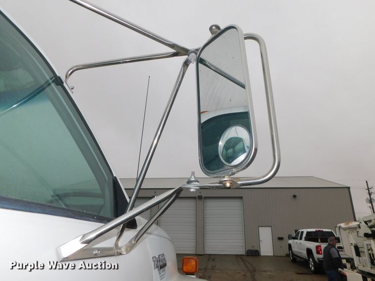 image for item DJ5839 1996 GMC TopKick  truck cab and chassis