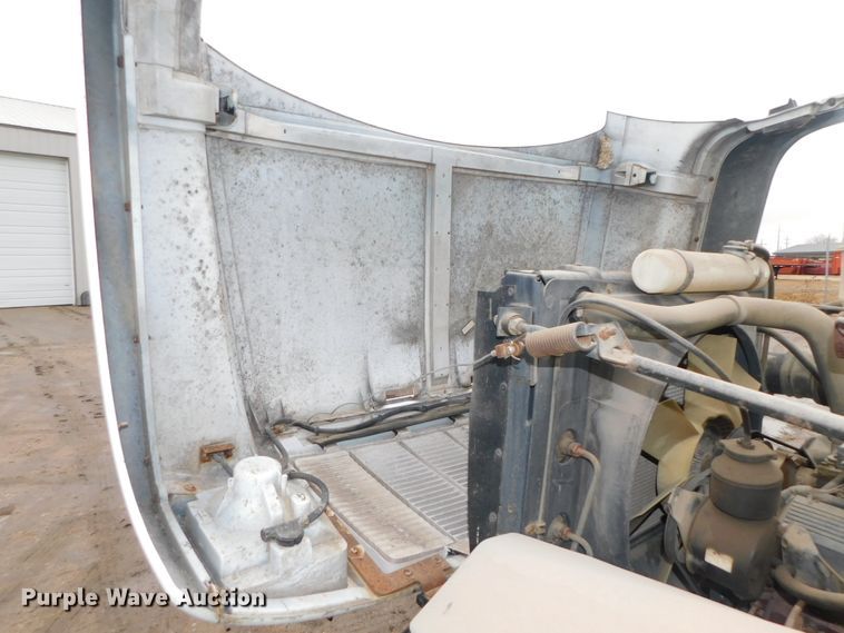 image for item DJ5839 1996 GMC TopKick  truck cab and chassis